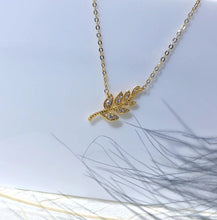 18k gold necklace with diamond pendant